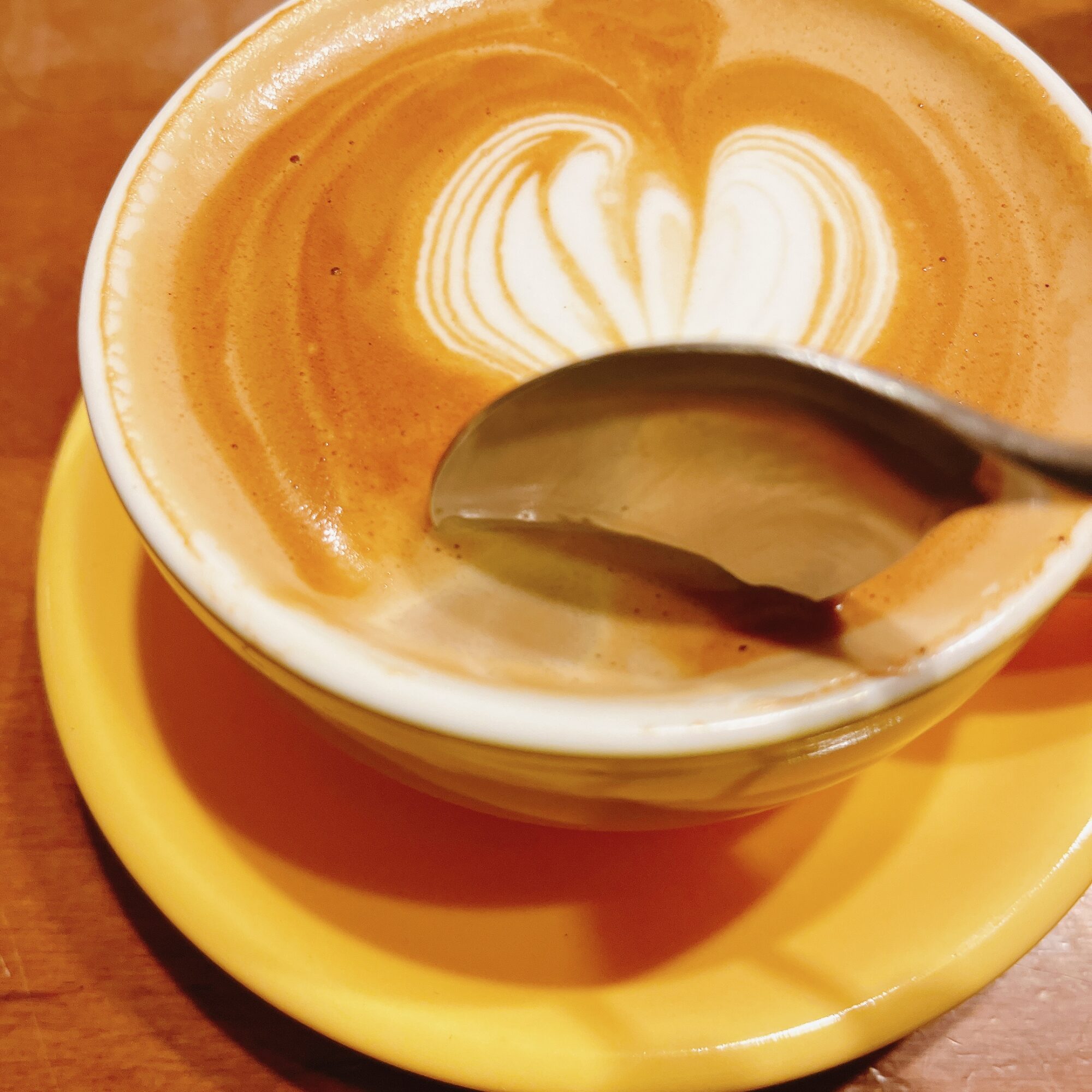 フラットホワイトとは?カフェラテやカプチーノとの違いをバリスタが解説。 - norinocafe blog Foto & Idee フラットホワイトとは?カフェラテやカプチーノとの違いをバリスタが解説。 - norinocafe blog Motiv
