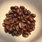 コーヒー豆のテカテカ(艶)の正体とは?バリスタが解説